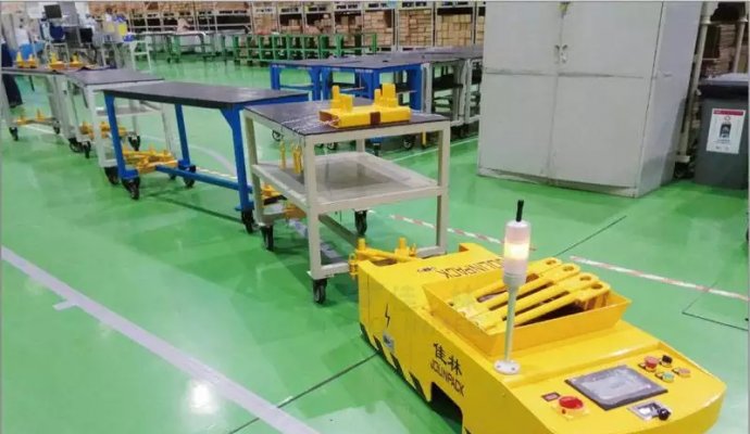 AGV機(jī)器人的增長勢頭極其強(qiáng)勁（無線充電）