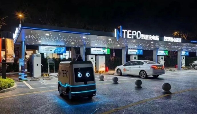 移動充電機(jī)器人：破解城市充電困局的智能鑰匙（無線充電）